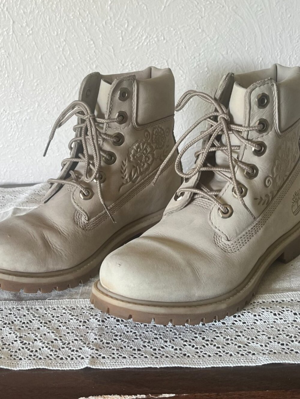 Women's Timberland 6 inch Floral Embossed Premium Boots Pearly Gray Size 6